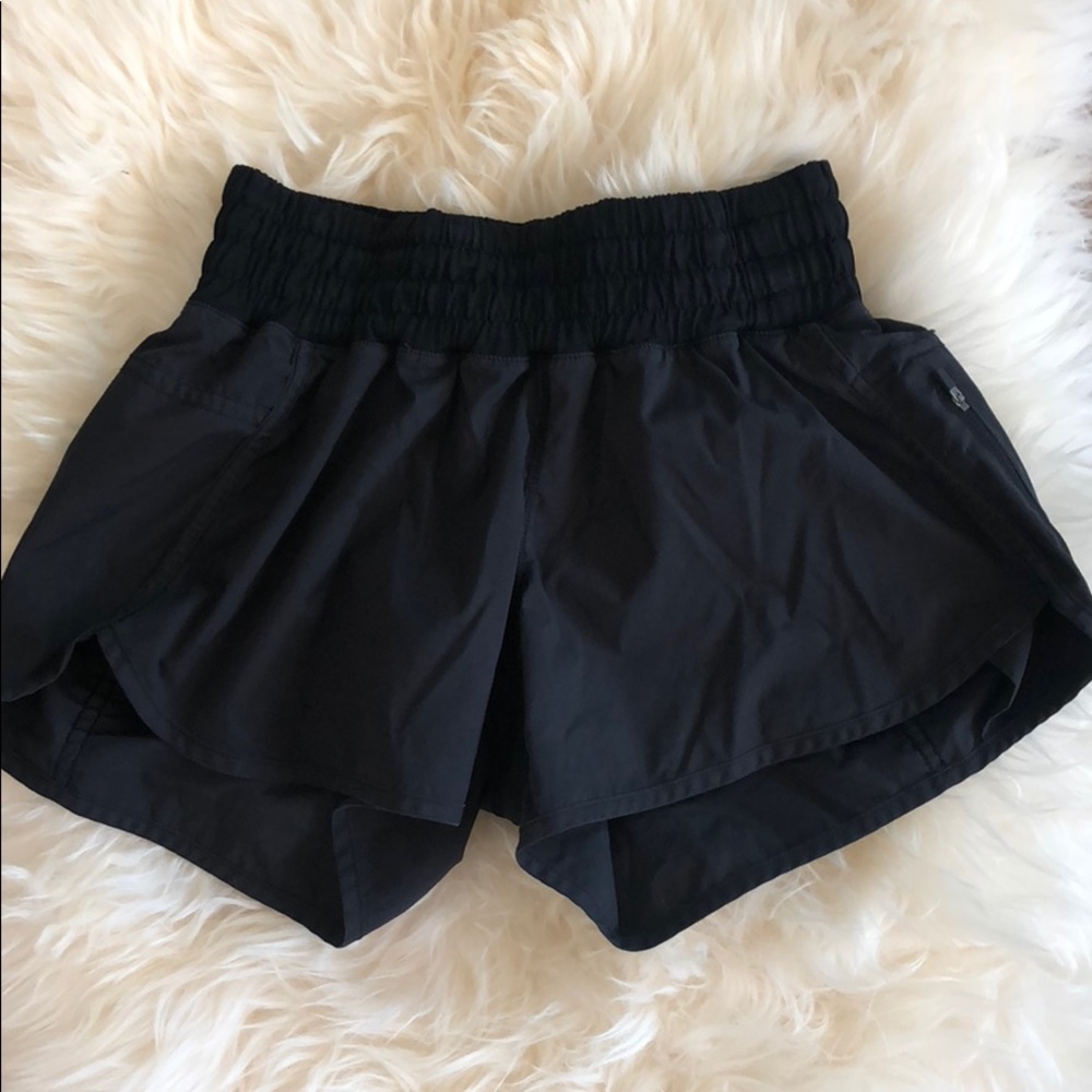 Lululemon tracker shorts